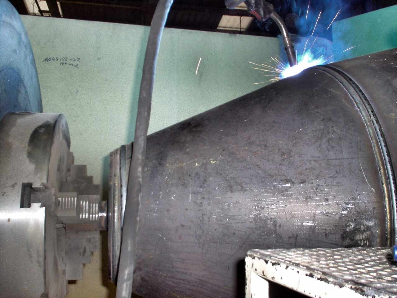 Empresa de soldadura en Vitoria especializada en calderería, acero inoxidable, aluminio y virador. Soluciones industriales en Álava, Vizcaya y La Rioja.
