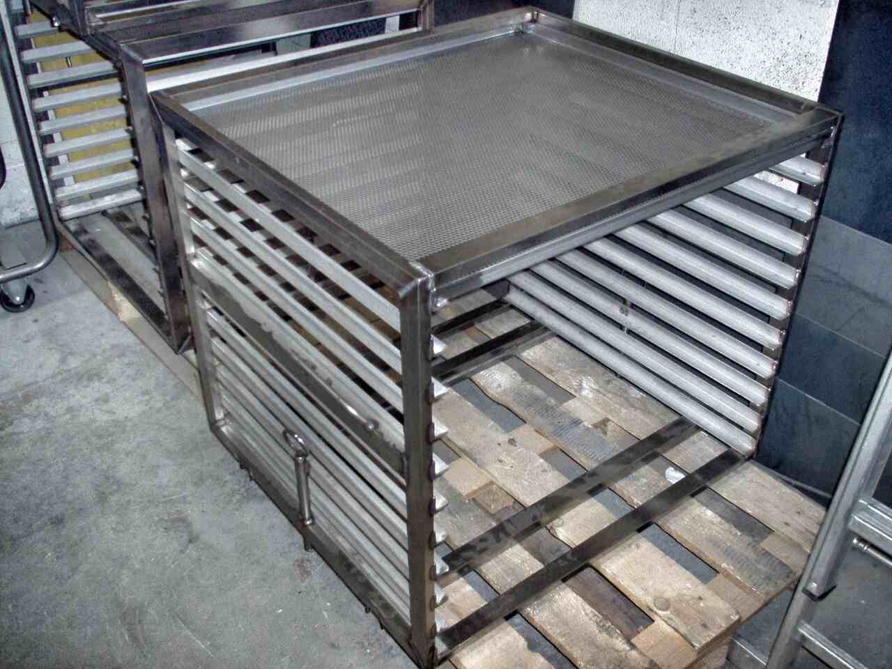 Empresa de soldadura en Vitoria especializada en calderería, acero inoxidable, aluminio y virador. Soluciones industriales en Álava, Vizcaya y La Rioja.