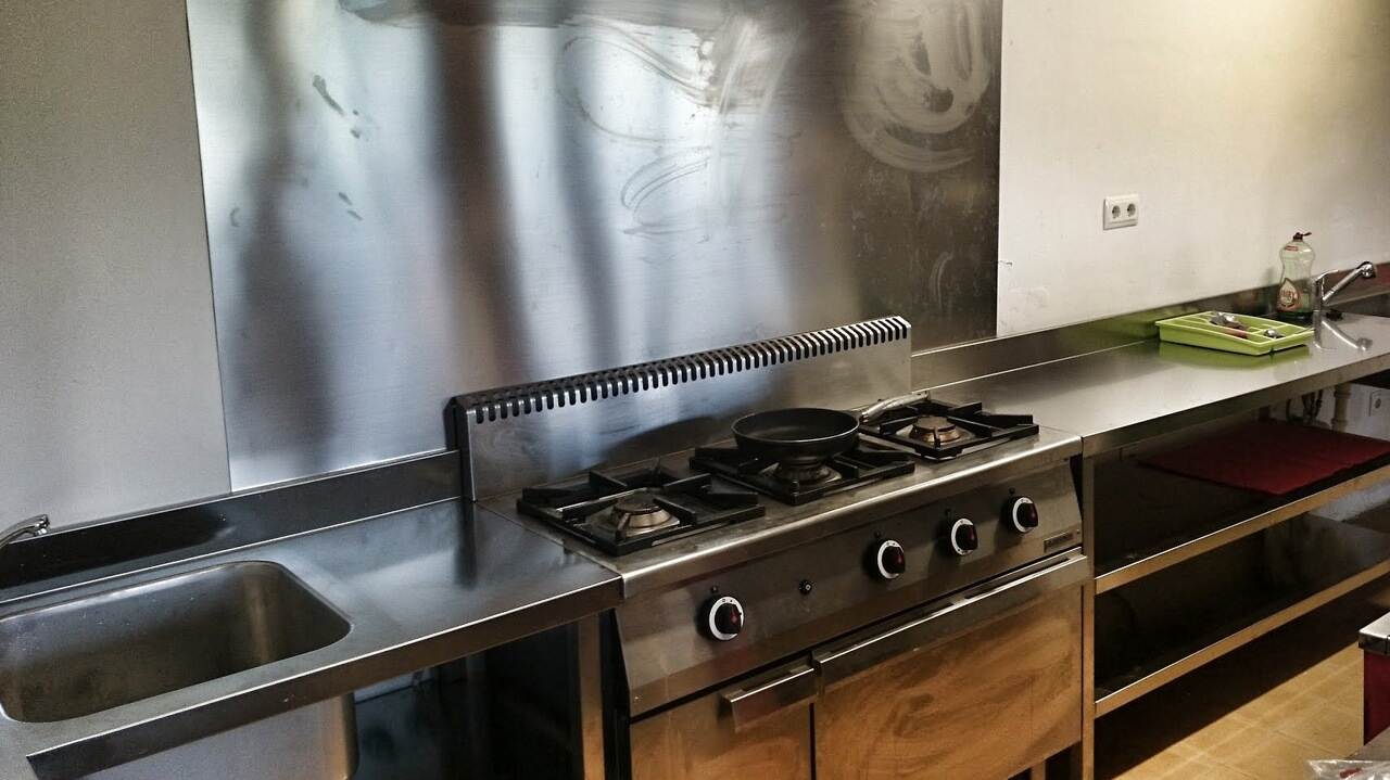 Empresa de soldadura en Vitoria especializada en calderería, acero inoxidable, aluminio y virador. Soluciones industriales en Álava, Vizcaya y La Rioja.