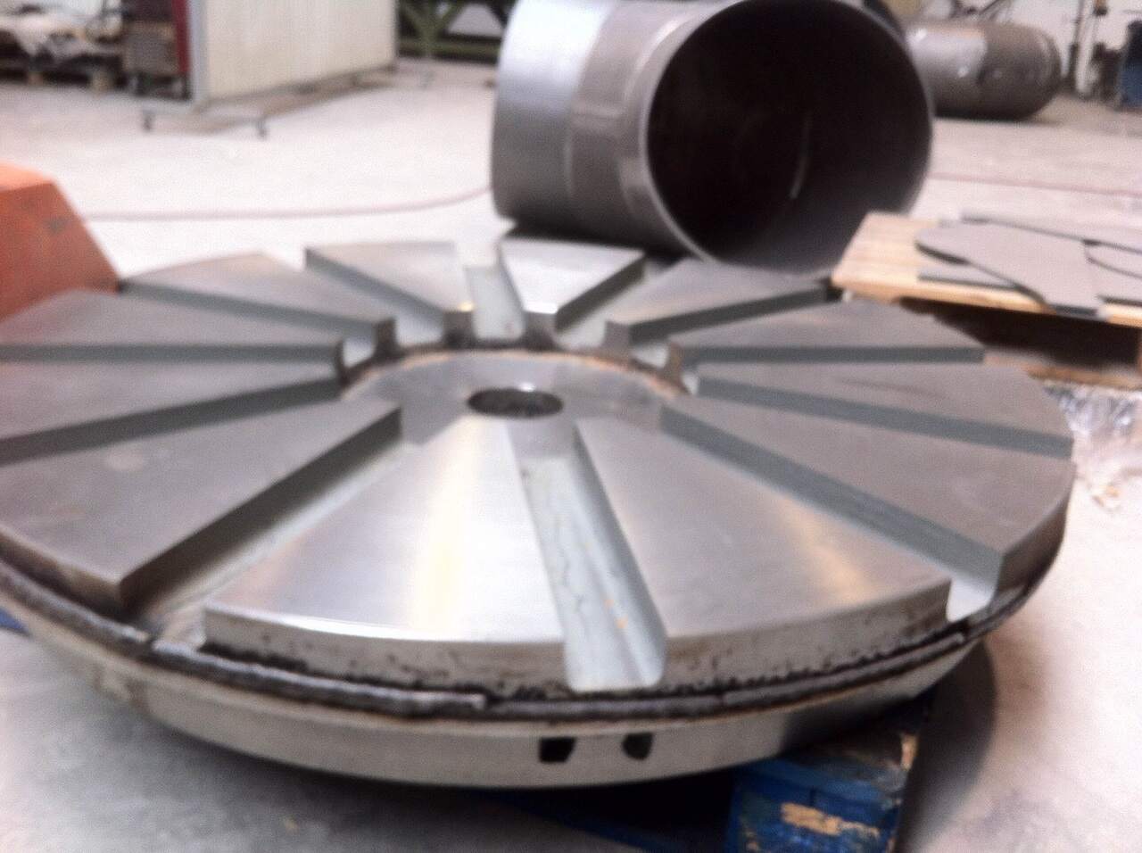 Empresa de soldadura en Vitoria especializada en calderería, acero inoxidable, aluminio y virador. Soluciones industriales en Álava, Vizcaya y La Rioja.