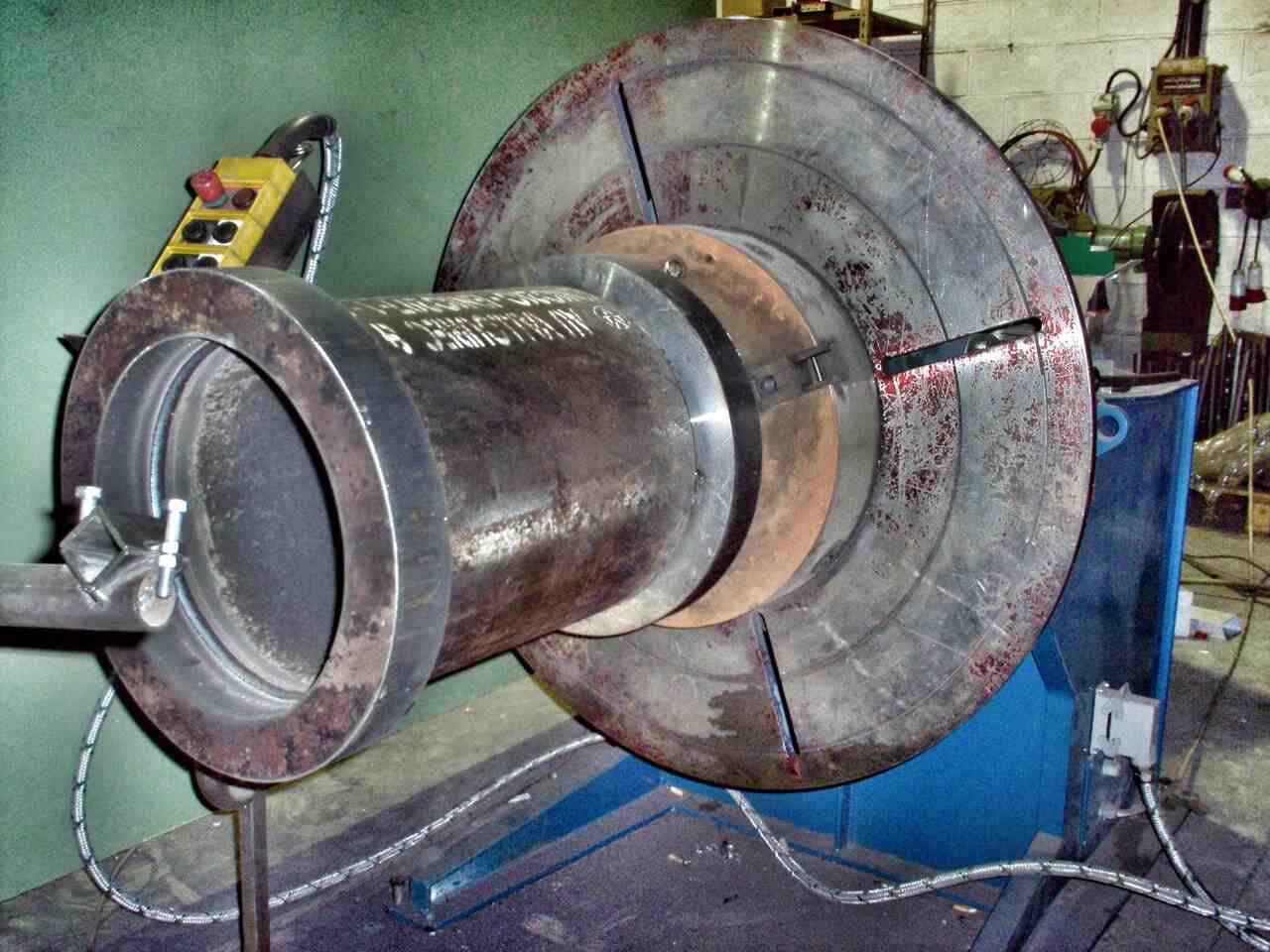 Empresa de soldadura en Vitoria especializada en calderería, acero inoxidable, aluminio y virador. Soluciones industriales en Álava, Vizcaya y La Rioja.