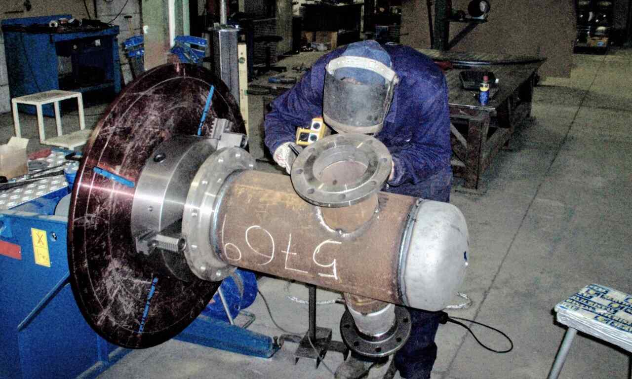 Empresa de soldadura en Vitoria especializada en calderería, acero inoxidable, aluminio y virador. Soluciones industriales en Álava, Vizcaya y La Rioja.