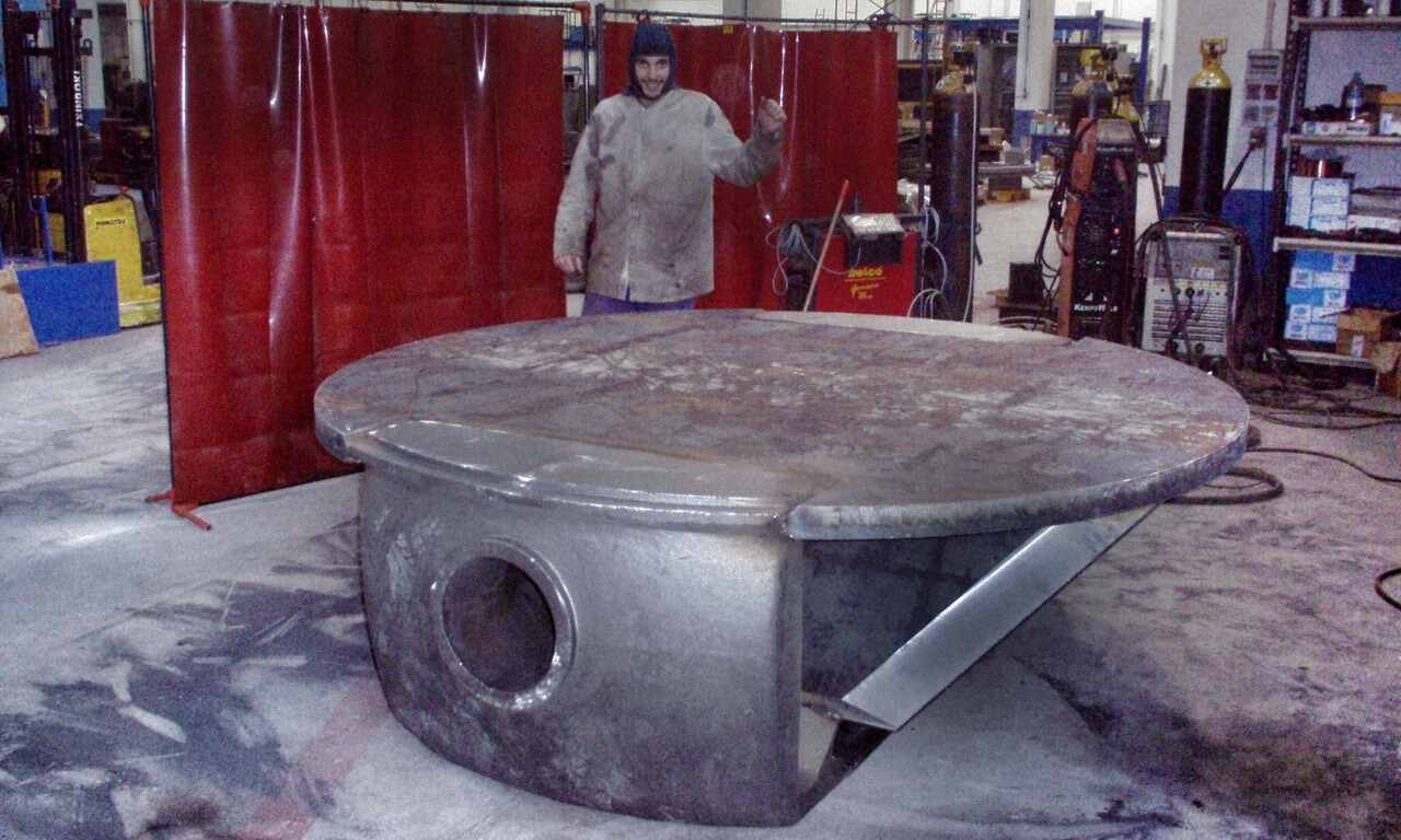Empresa de soldadura en Vitoria especializada en calderería, acero inoxidable, aluminio y virador. Soluciones industriales en Álava, Vizcaya y La Rioja.